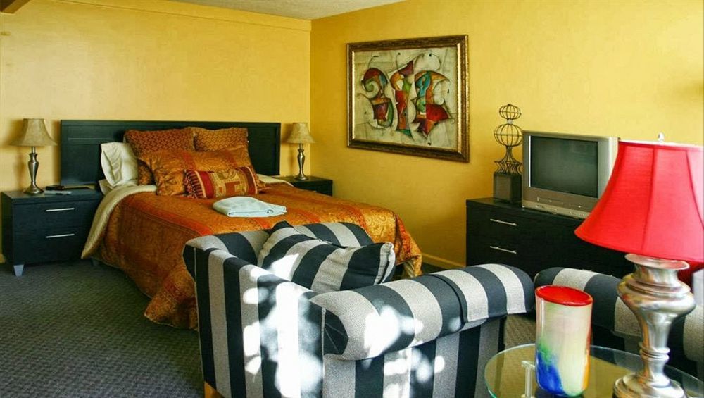 Triangle Inn Clothing Optional Resort For Men Palm Springs Bagian luar foto