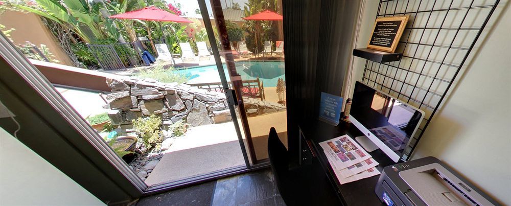 Triangle Inn Clothing Optional Resort For Men Palm Springs Bagian luar foto